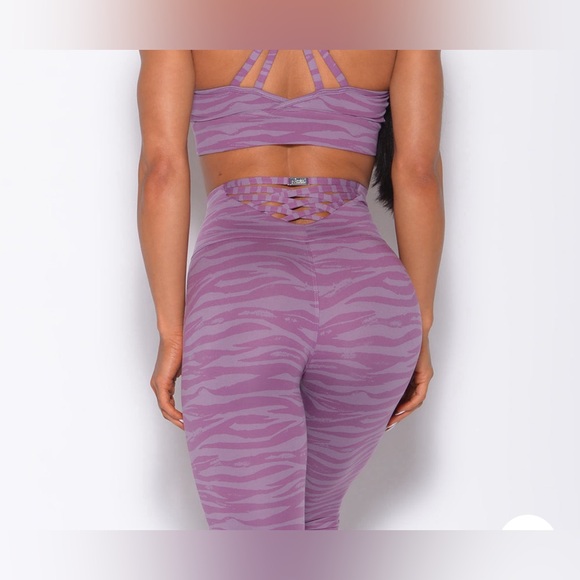 EUC BOMBSHELL SPORTSWEAR SEXY BACK LEGGING, ORCHID SIZE SMALL **sold out online! - Picture 4 of 11
